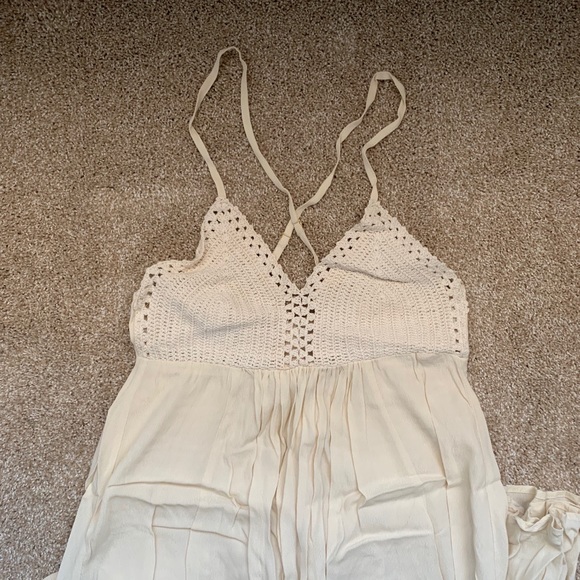 Maxi dress with criss-cross back - Picture 2 of 3